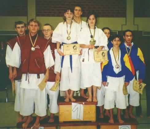 Komandinė kata 1 vieta R. Sinkevičiūtė, R. Kesminas, V. Urbonavičiūtė