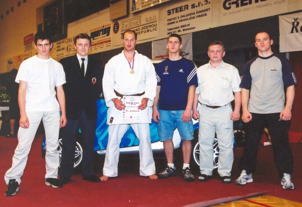 Klubo "Samurajus" sportininkai Äekijos turnyre. M. Kazlauskas iÅ¡kovojo 3 vietÄ… kumite rungtyje