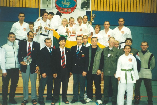 Lietuvos delegacija su varžybų organizatoriumi H. Kasuya