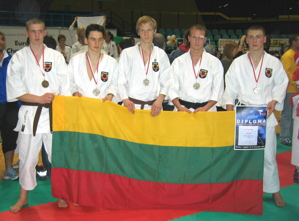 ESKA Europos Shotokan Äempionate medalius iÅ¡kovojÄ™ sportininkai: L. SpeiÄys, B. Baltakis, A. Astramskas, L. ŽalnieriÅ«nas, T. Žilinskas