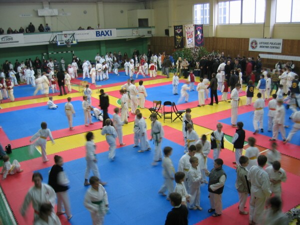Sportininkai apšilinėja prieš varžybas